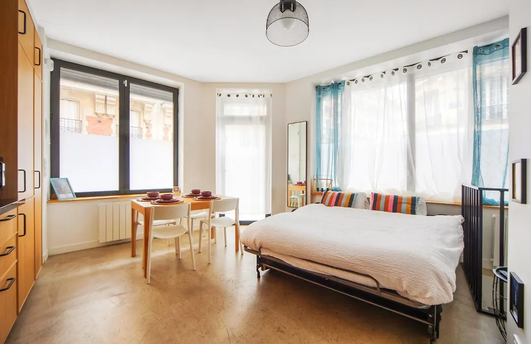 Large Flat Very Close To Montmartre-1