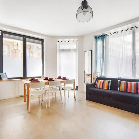 Large Flat Very Close To Montmartre-2