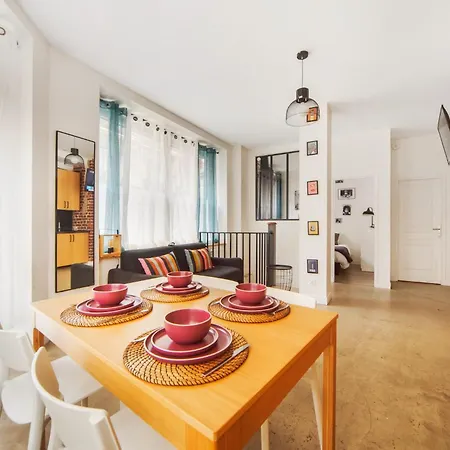 Large Flat Very Close To Montmartre-3